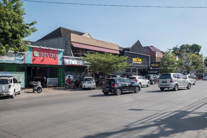 Oyo 1114 Hotel Denpasar Makassar Exterior foto