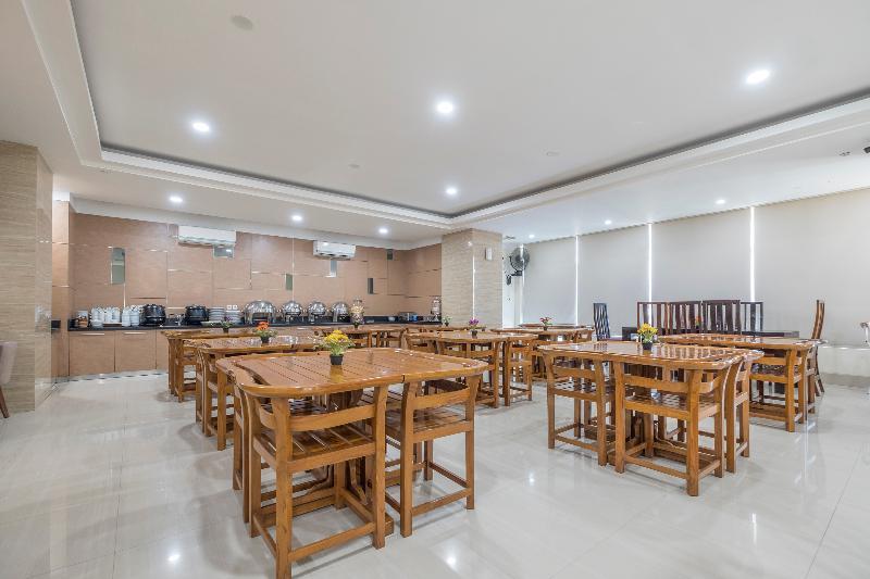 Oyo 1114 Hotel Denpasar Makassar Exterior foto