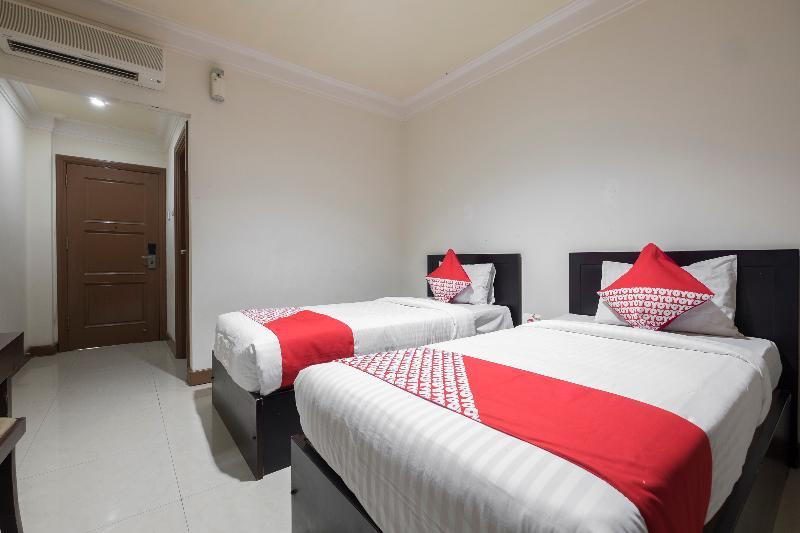 Oyo 1114 Hotel Denpasar Makassar Exterior foto